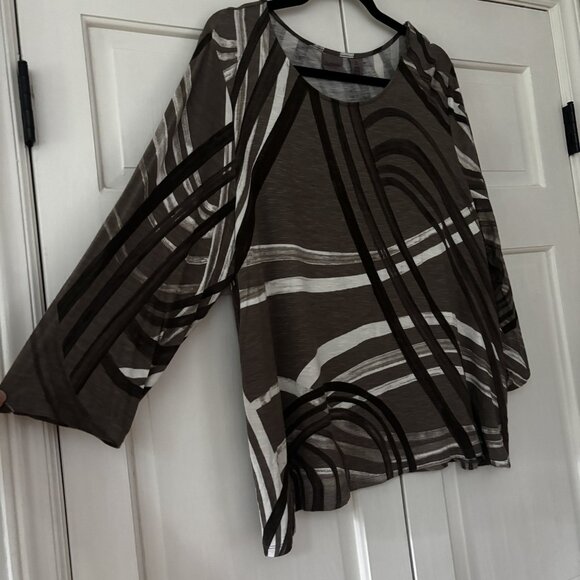 Chico’s Size 3 Abstract Blouse 3/4 Slee Brown Gray Geometric Top Chicos XL Flowy - Picture 4 of 9
